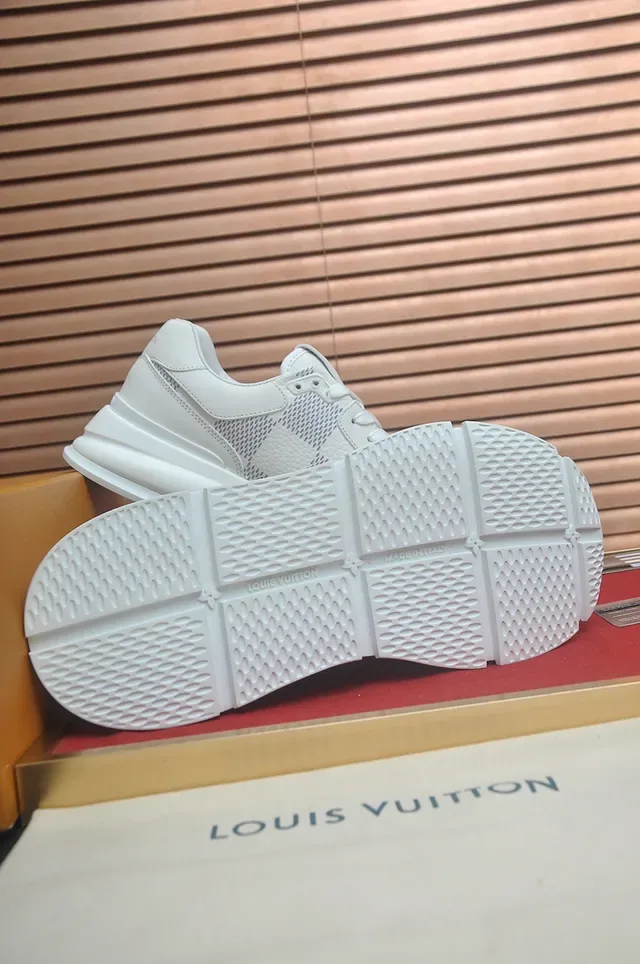 Louis Vuitton Sneakers Lifestyle Blanc et Gris Low-Top Cuir-Maille Hybride 3