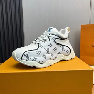 Louis Vuitton Zapatillas Lifestyle Blancas y Grises con Monograma de Lona de Punta Alta