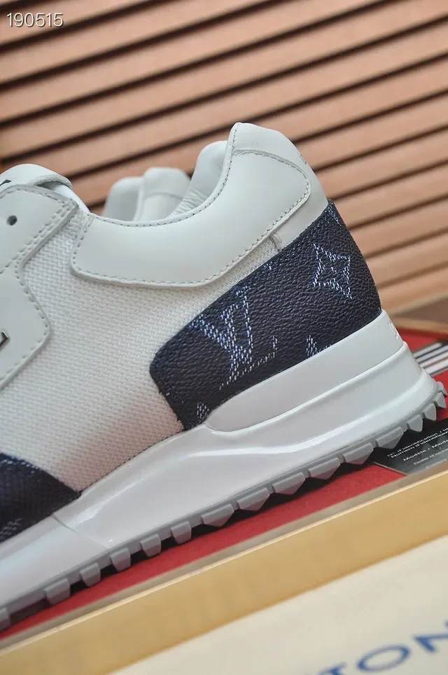 Louis Vuitton sneakers lifestyle blanc et bleu marine à encolure basse avec panneaux imprimés monogramme 4