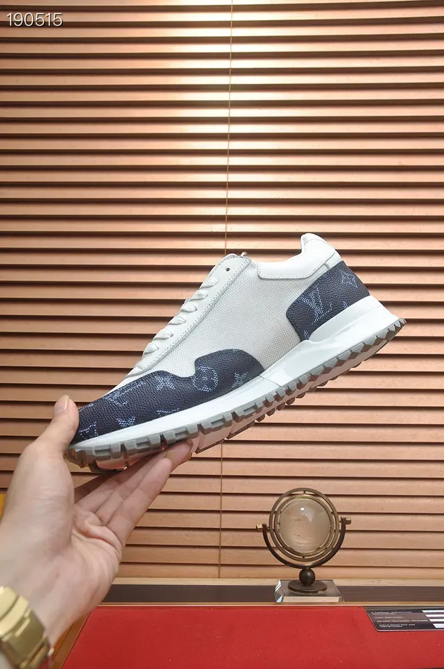 Louis Vuitton sneakers lifestyle blanc et bleu marine à encolure basse avec panneaux imprimés monogramme 5
