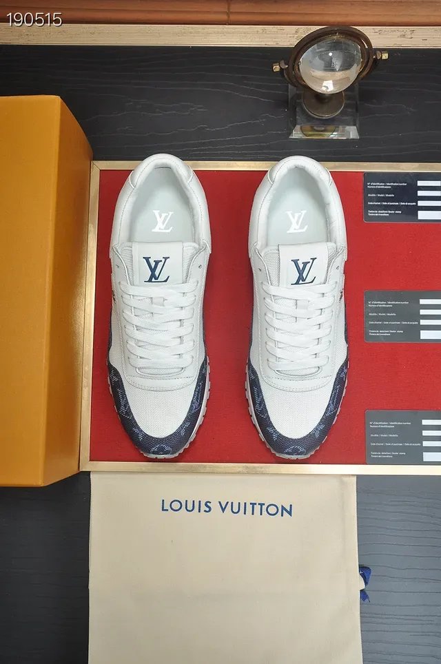 Louis Vuitton sneakers lifestyle blanc et bleu marine à encolure basse avec panneaux imprimés monogramme 7