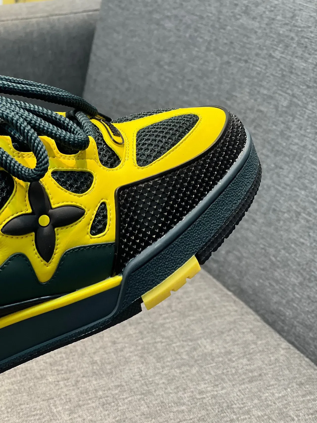 Louis Vuitton Sneakers Lifestyle Jaune et Vert Supérieure En Synthétique Et Maille En Couches Medi suela Sculptée Multi-Tone 3