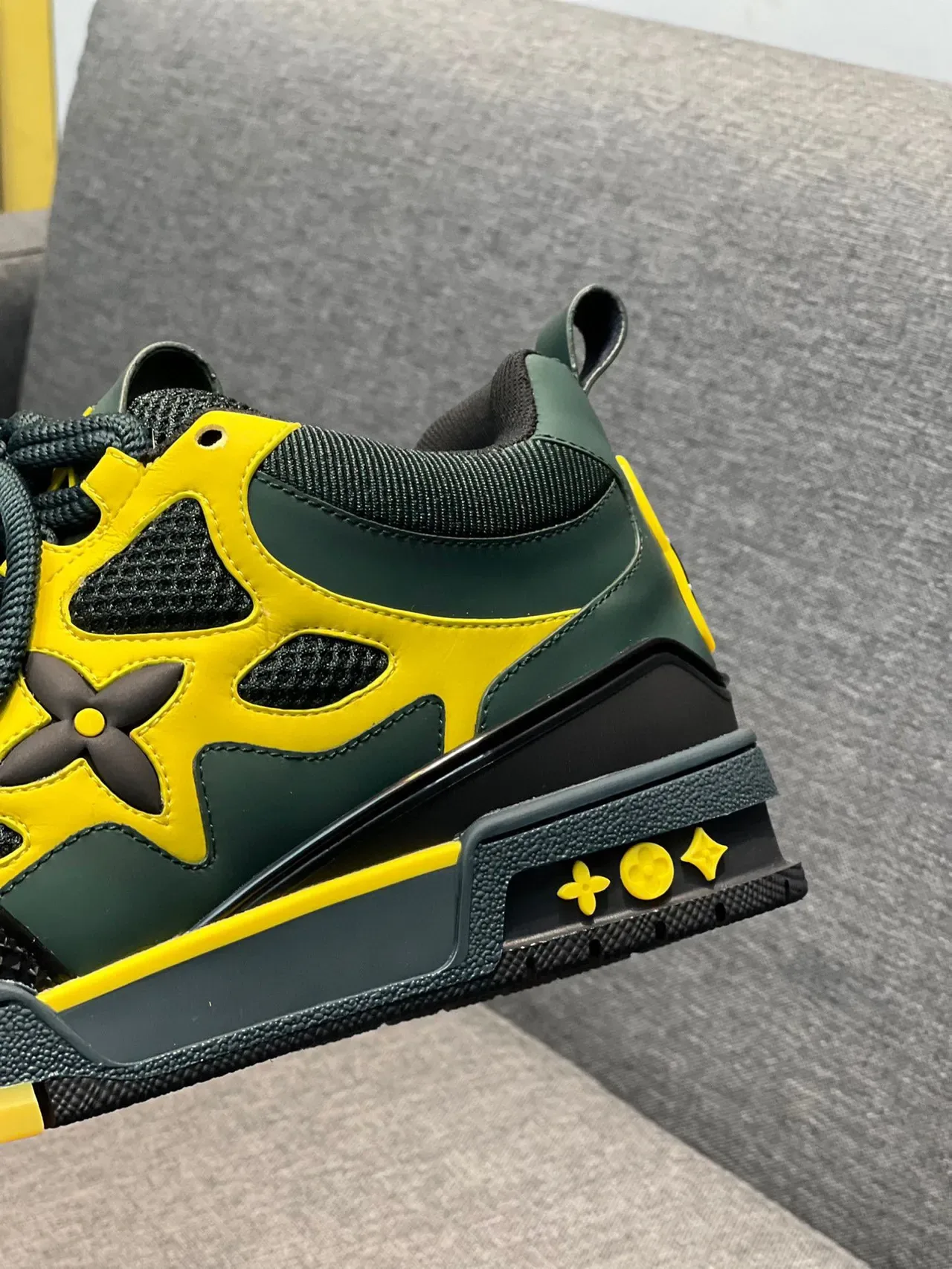 Louis Vuitton Sneakers Lifestyle Jaune et Vert Supérieure En Synthétique Et Maille En Couches Medi suela Sculptée Multi-Tone 8