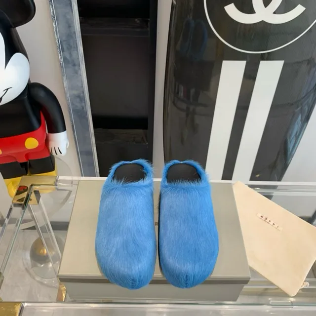 Marni Sapatos casuais slip-on com upper fuzzy shearling-like azul e preto, open-back 6