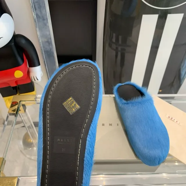 Marni Sapatos casuais slip-on com upper fuzzy shearling-like azul e preto, open-back 7