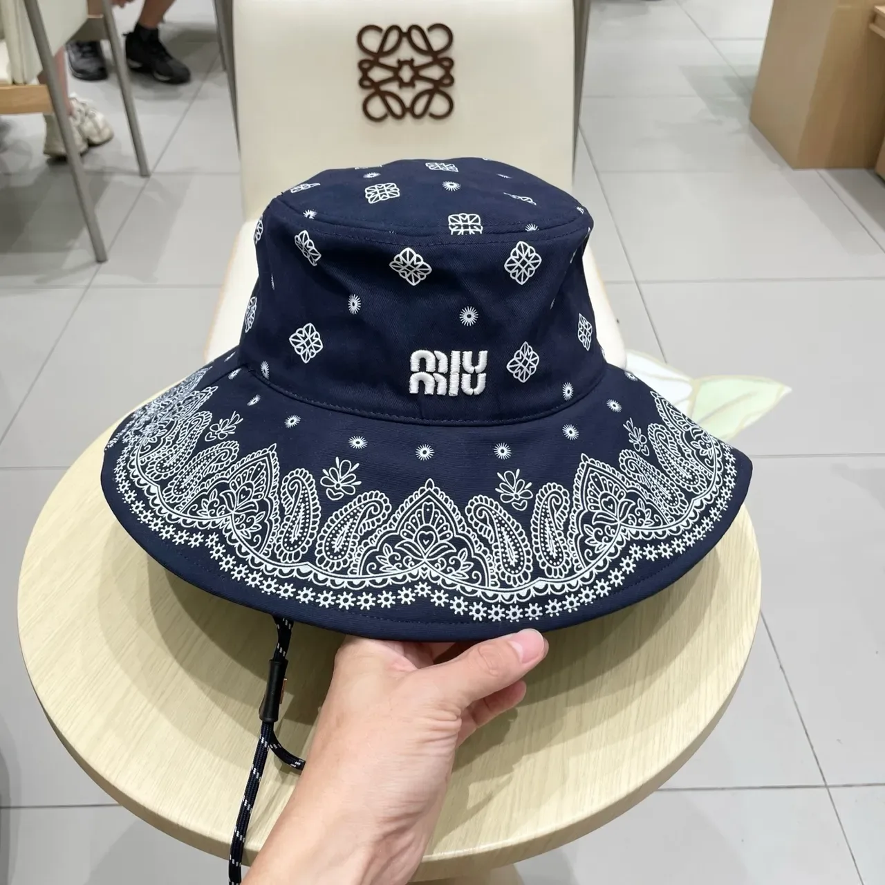 Miu Miu Chapeau Bucket Impression Bandana Couleur Navy 3