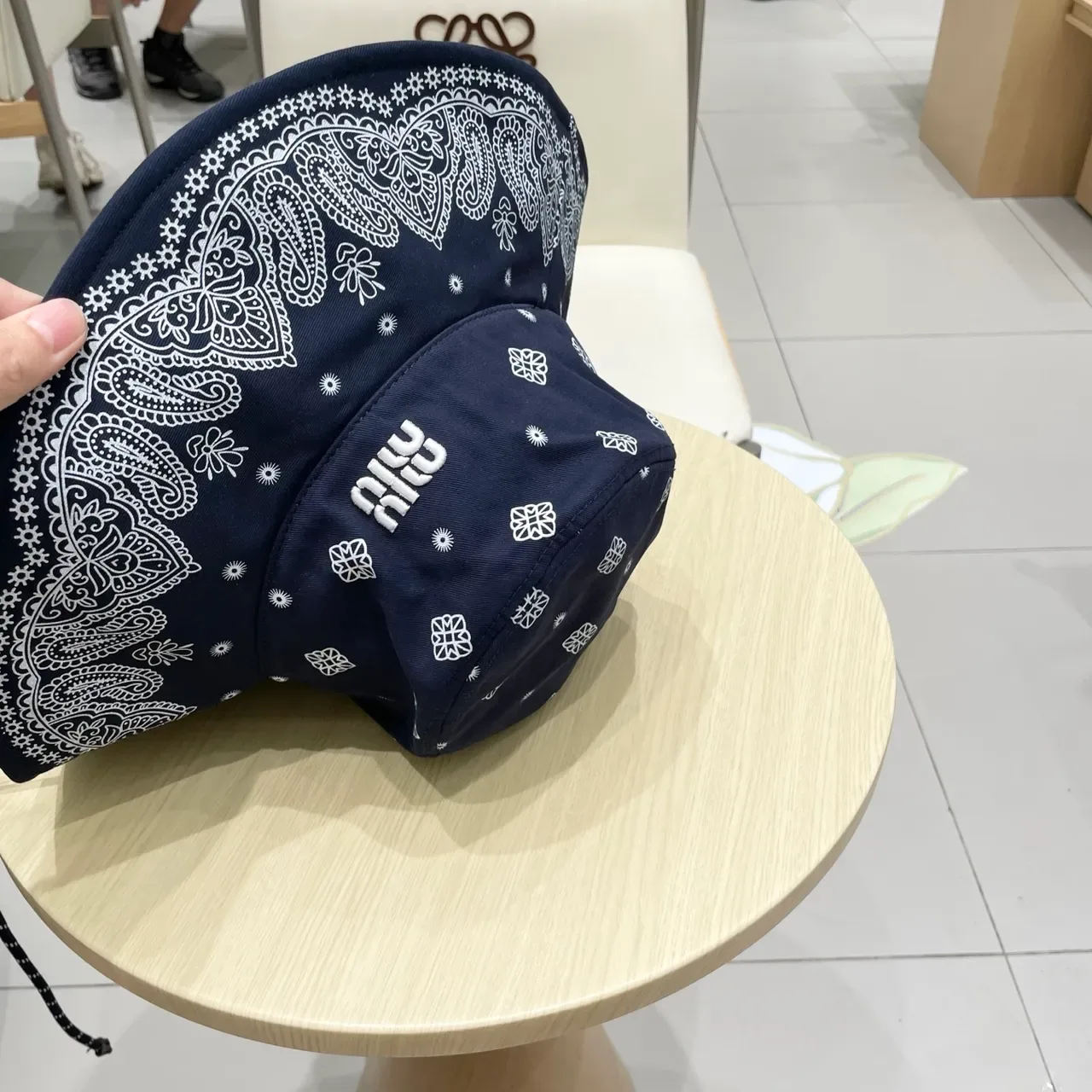 Miu Miu Chapeau Bucket Impression Bandana Couleur Navy 4
