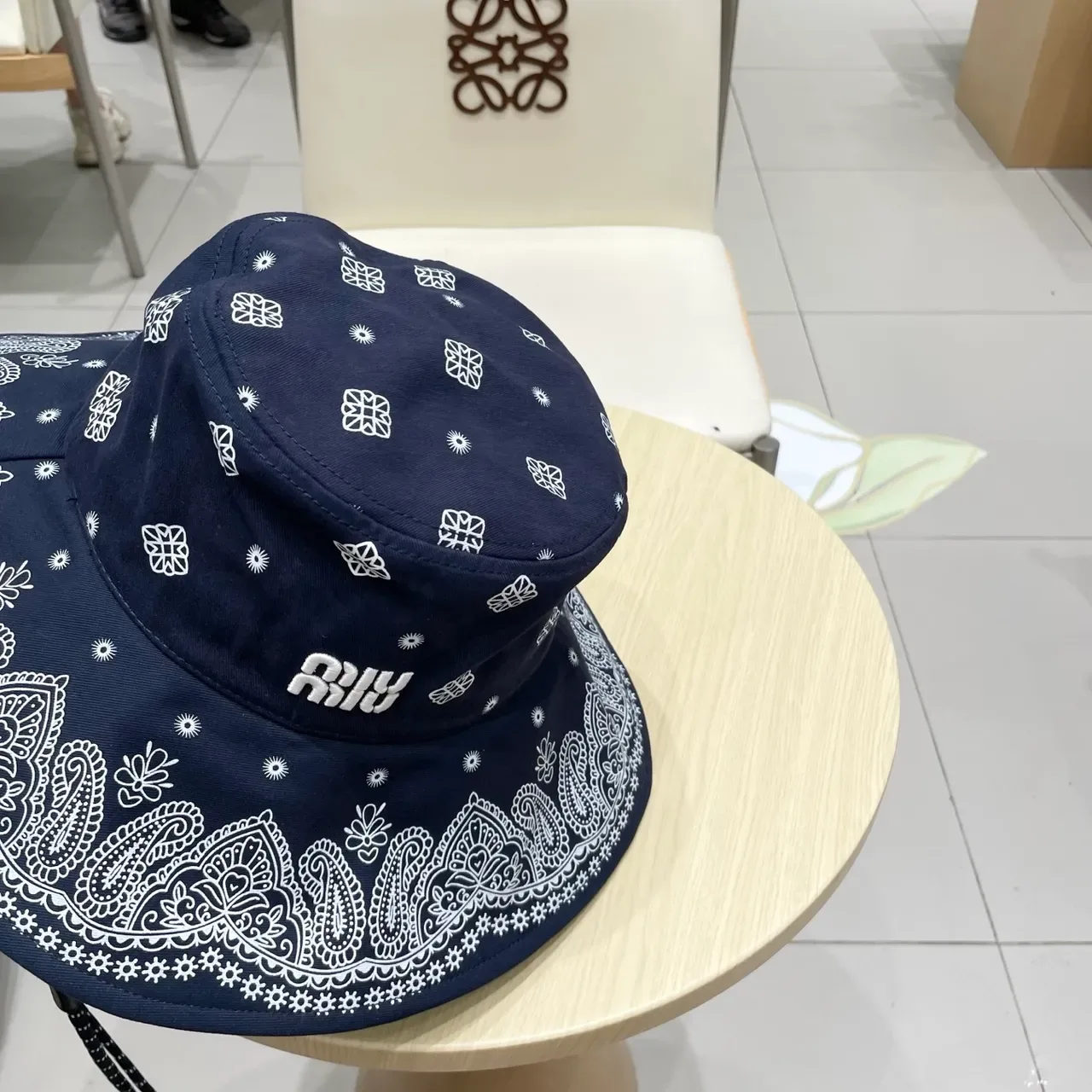 Miu Miu Chapeau Bucket Impression Bandana Couleur Navy 5