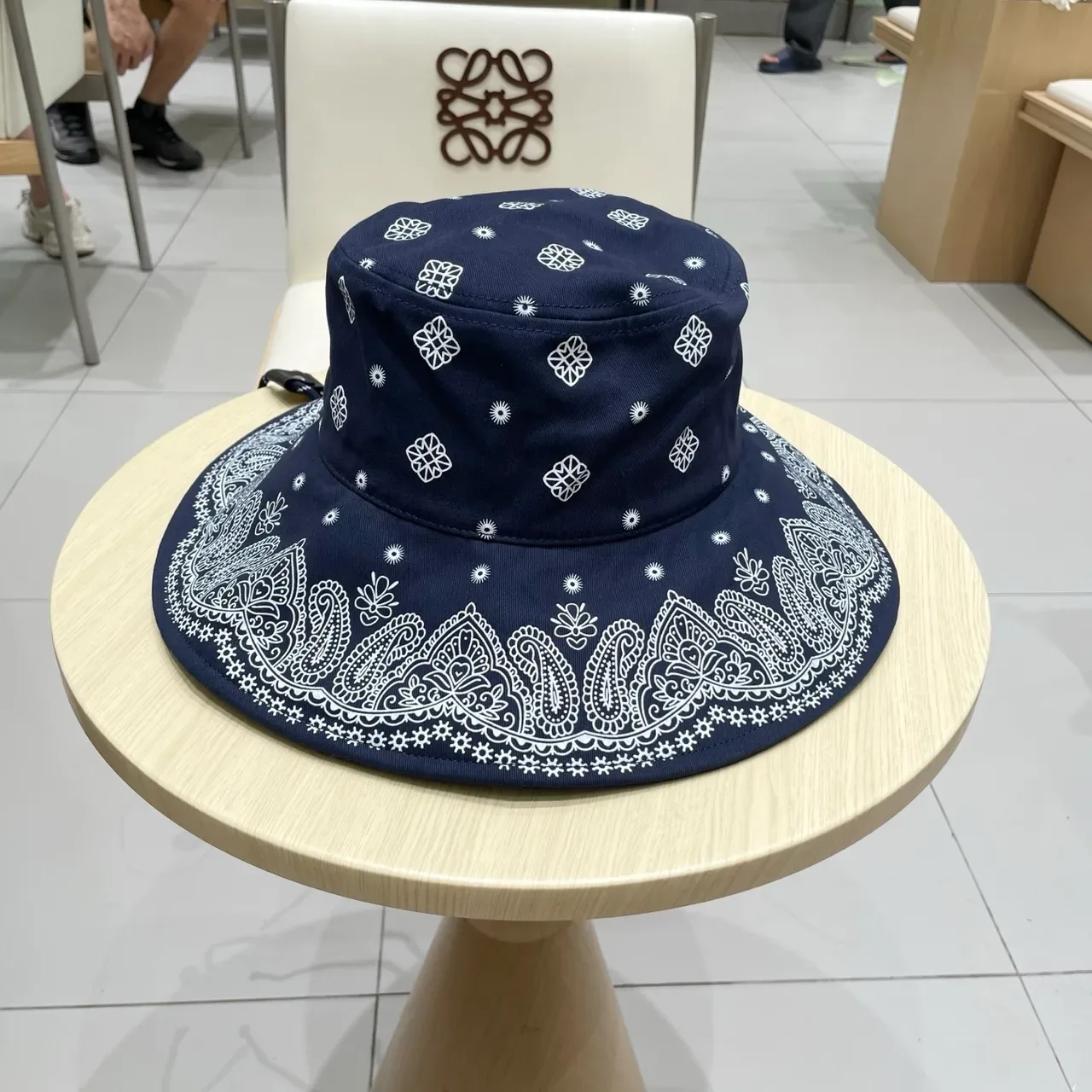 Miu Miu Chapeau Bucket Impression Bandana Couleur Navy 8