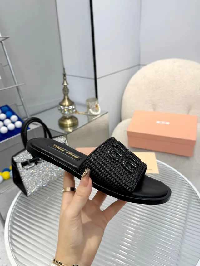 Miu Miu 黑色米色编织带浮雕标志拖鞋 7