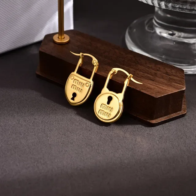 Miu Miu Lock Boucles d'Oreilles Or Gravé Logo 4