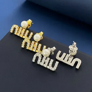 Miu Miu Logo मोती Pavé कान की मणिकाएँ