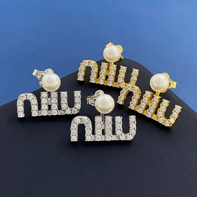 Miu Miu Logo मोती Pavé कान की मणिकाएँ 2