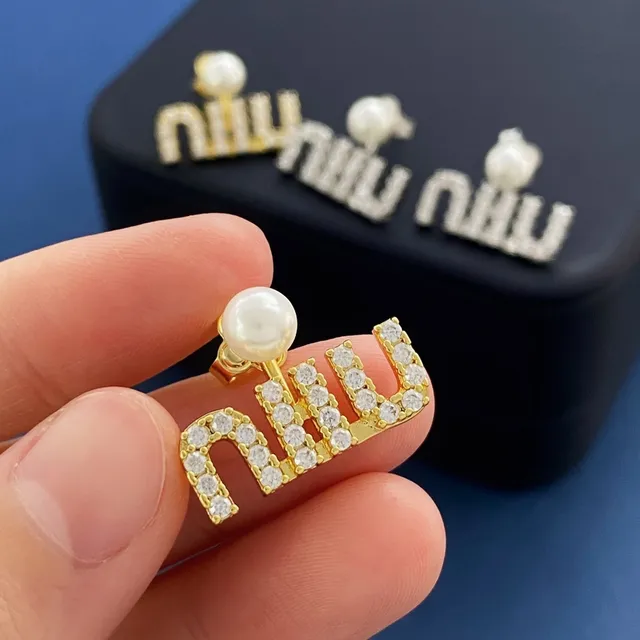 Miu Miu Logo मोती Pavé कान की मणिकाएँ 7