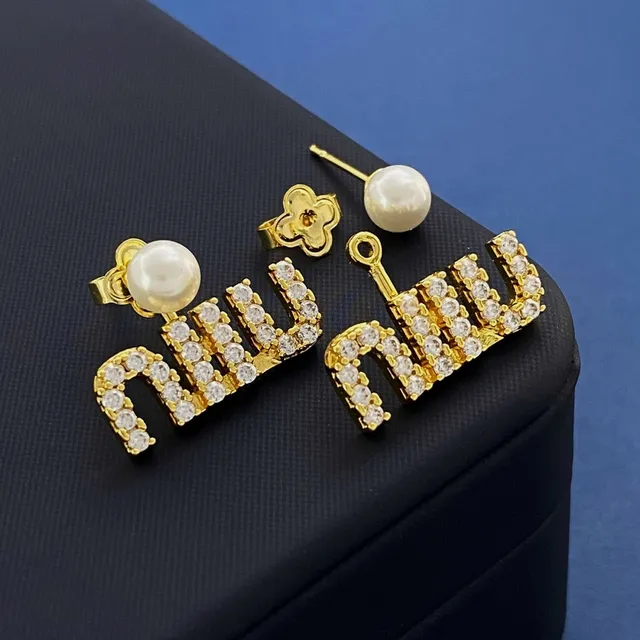 Miu Miu Logo मोती Pavé कान की मणिकाएँ 9