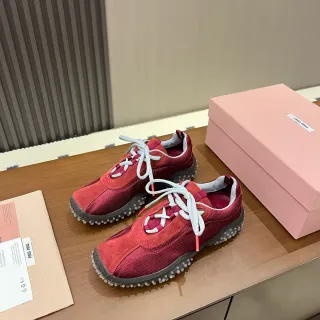 Miu Miu Wander 红色麂皮和网面生活方式运动鞋