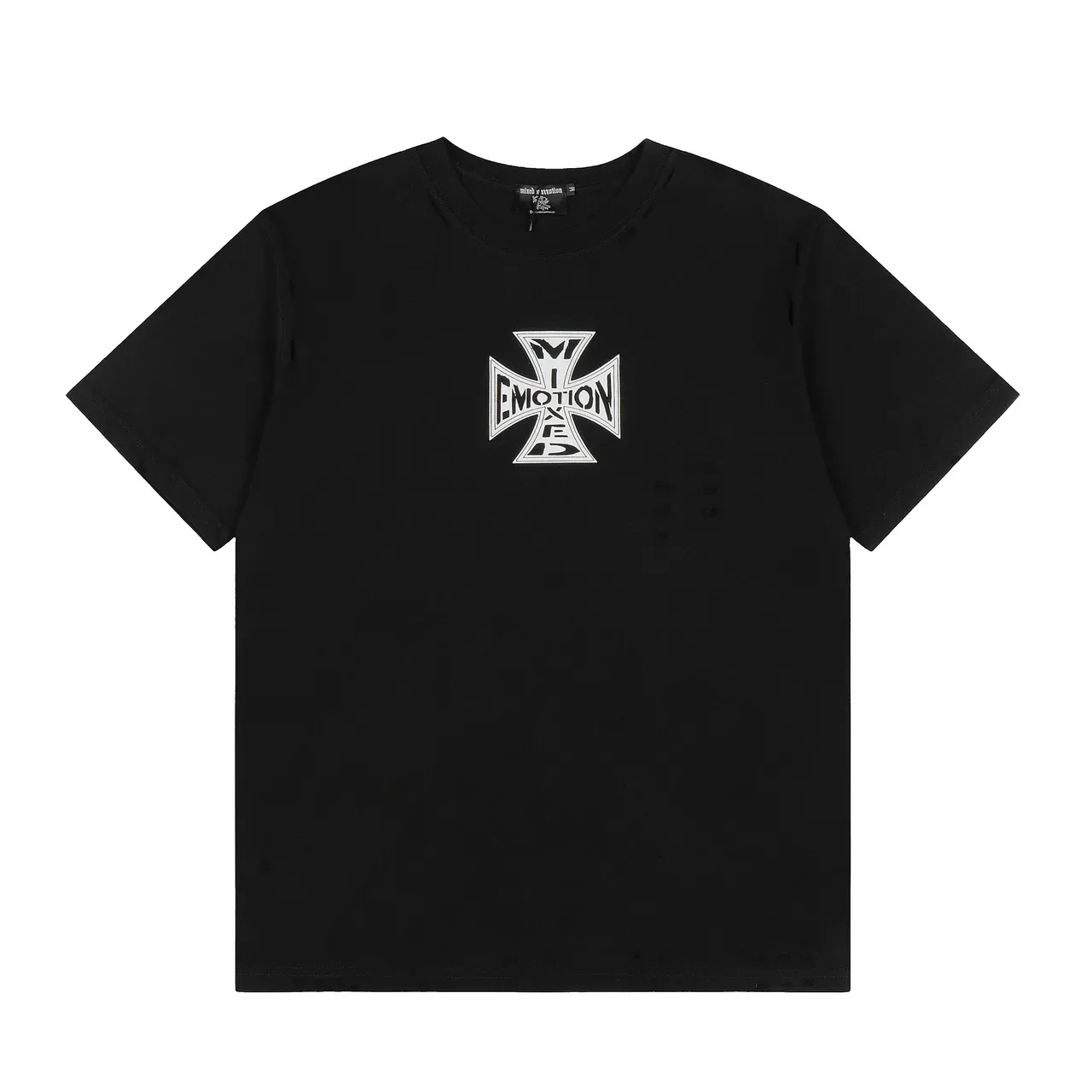 Camiseta preta Mixed Emotion com estampa de cruz de ferro 5