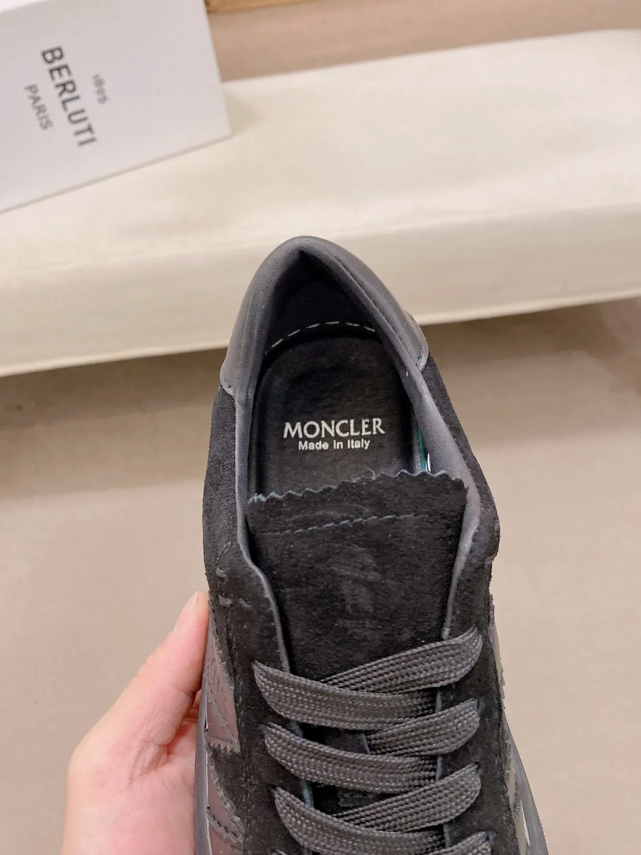 Moncler काली सूड लो-टॉप लेस-अप लाइफस्टाइल स्नीकर्स 4