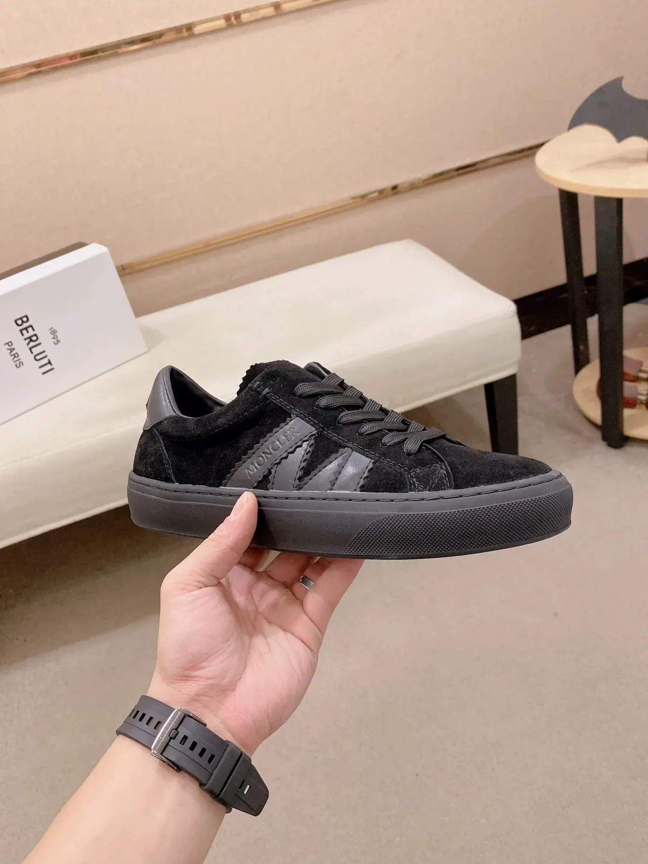 Moncler काली सूड लो-टॉप लेस-अप लाइफस्टाइल स्नीकर्स 5