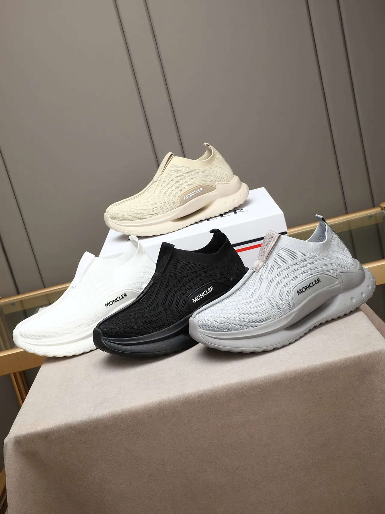 Moncler Gris Beige Tricot Slip-On Patrón de Onda Parte Superior Lifestyle Sneakers 2