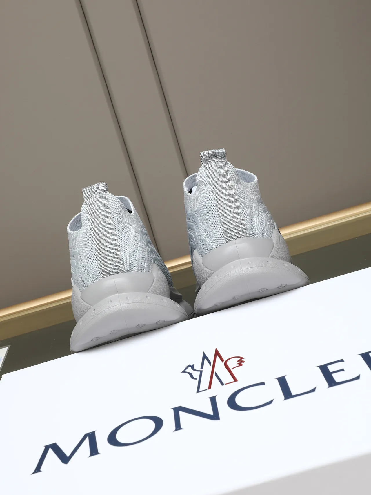 Moncler Gris Beige Tricot Slip-On Patrón de Onda Parte Superior Lifestyle Sneakers 3
