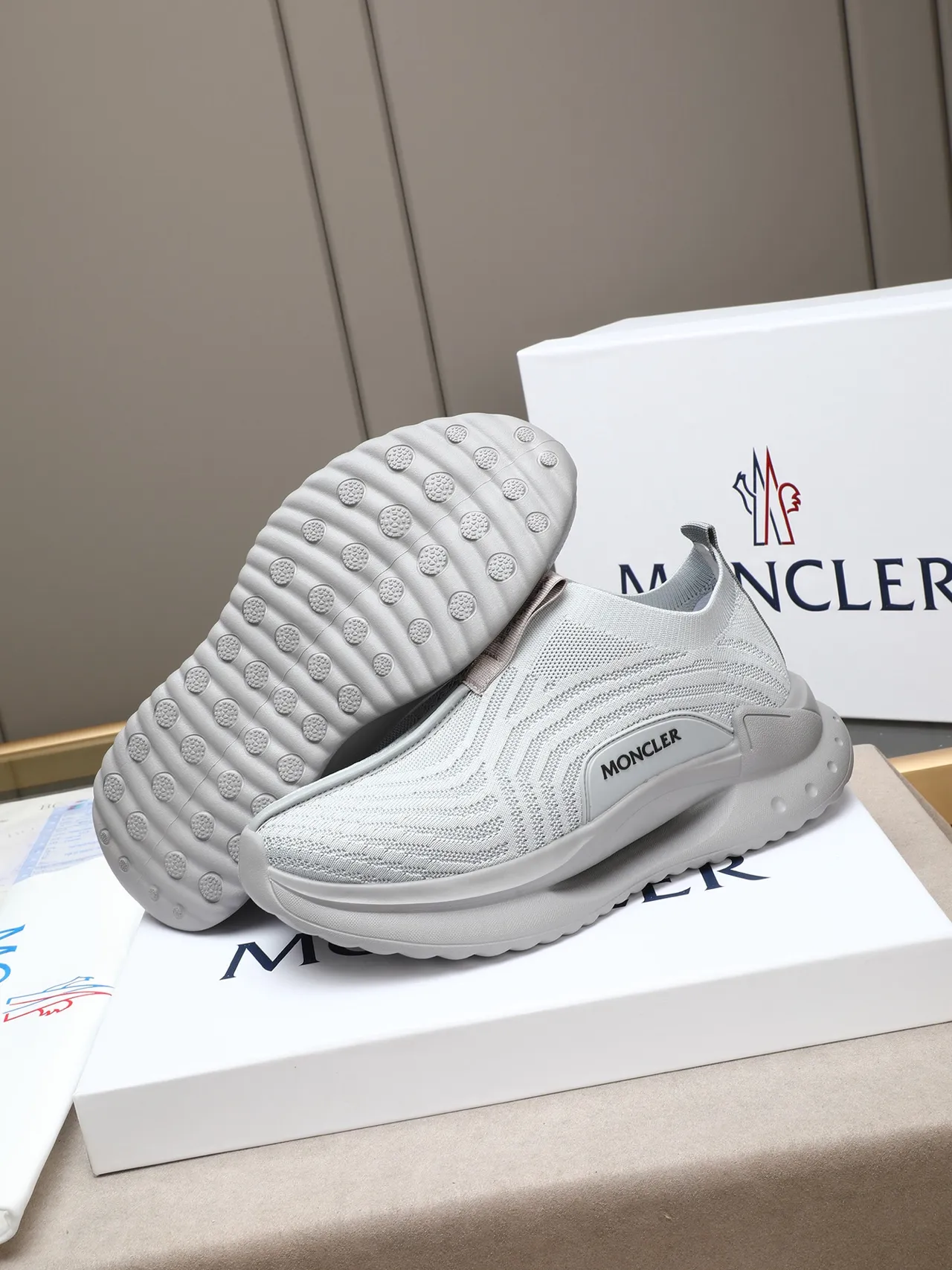 Moncler Gris Beige Tricot Slip-On Patrón de Onda Parte Superior Lifestyle Sneakers 4