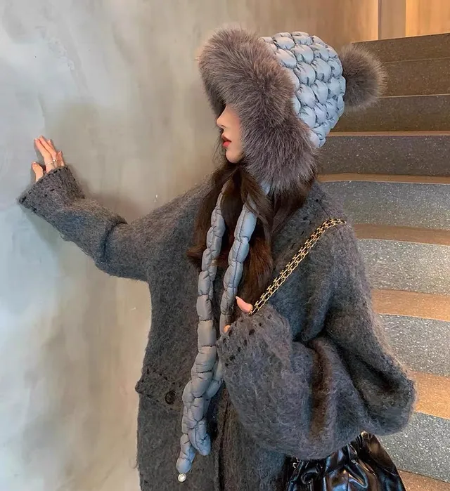 Moncler Gris Matelassé Bretelle Tressée Bordure Fourrure Synthétique Bonnet 2
