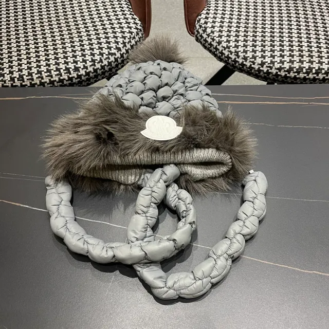 Moncler Gris Matelassé Bretelle Tressée Bordure Fourrure Synthétique Bonnet 10