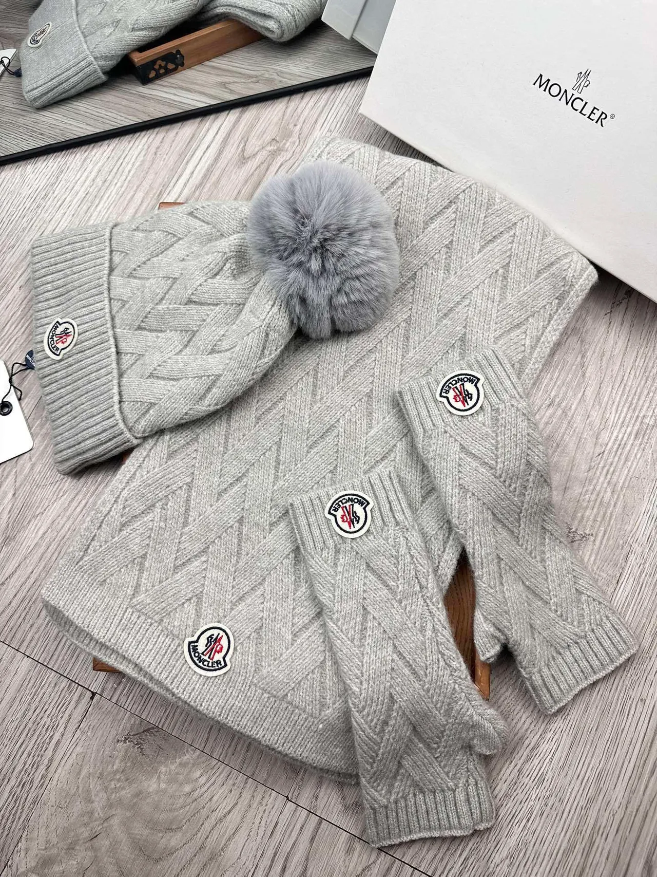 Moncler গ্রে রিবড নিট ফক্স ফার Pom-Pom বিনি 4