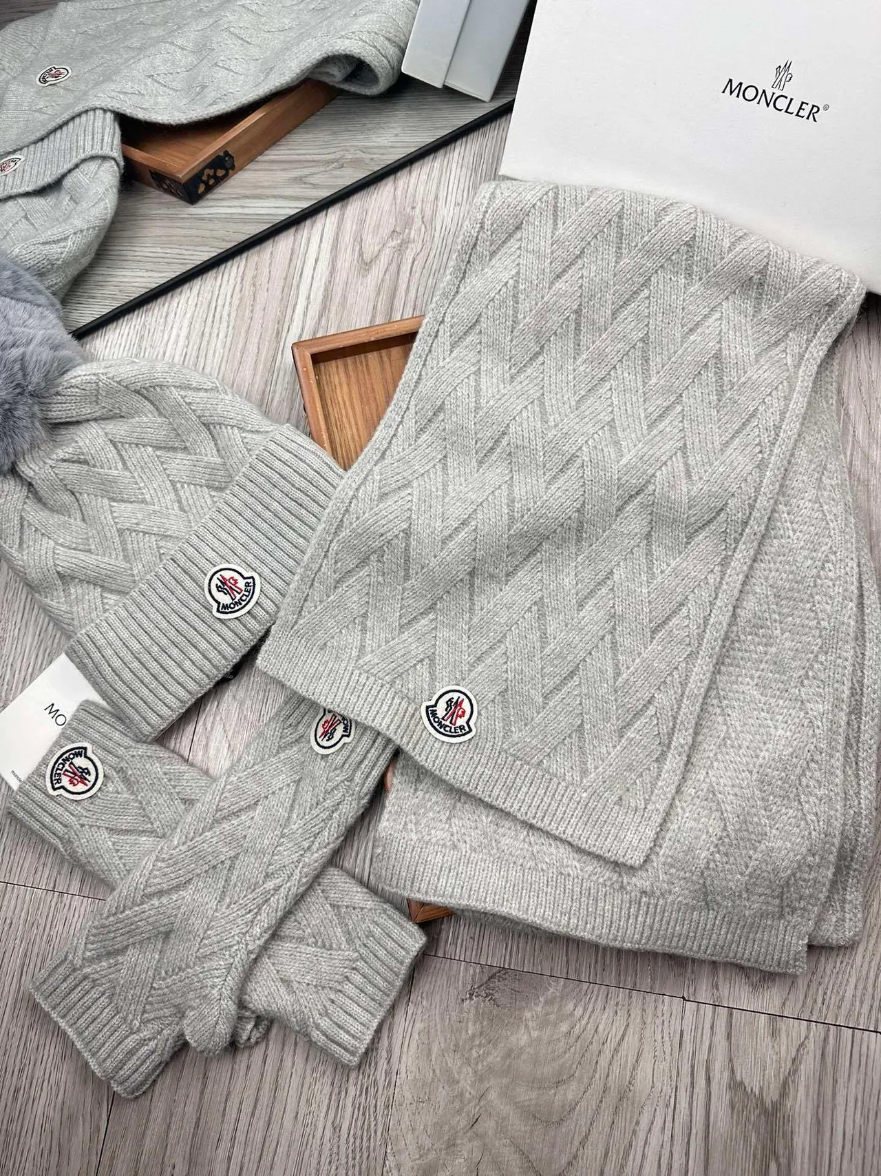 Moncler গ্রে রিবড নিট ফক্স ফার Pom-Pom বিনি 7