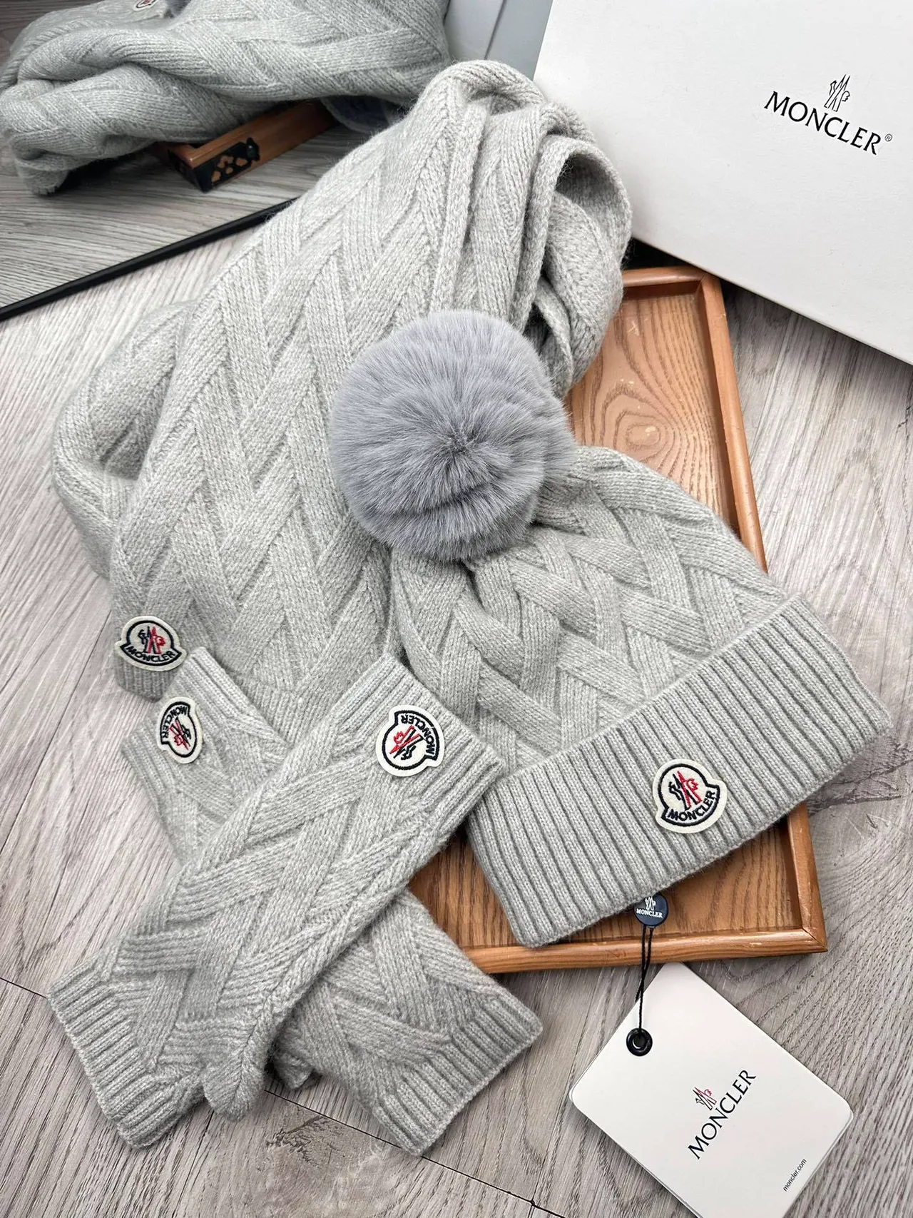 Moncler গ্রে রিবড নিট ফক্স ফার Pom-Pom বিনি 10