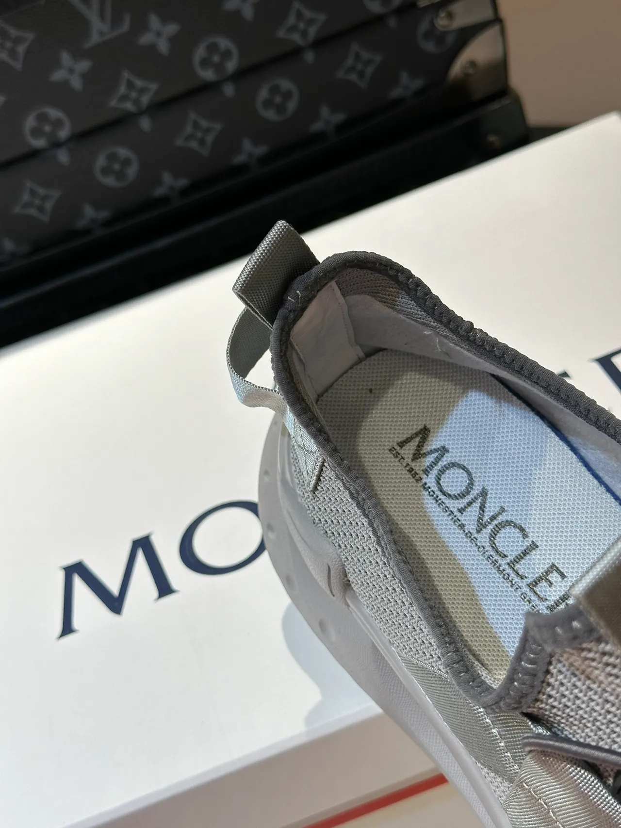 Moncler حذاء رياضي رمادي فضي منسوج slip-on نظام الحزام المتكامل أسلوب حياة 2