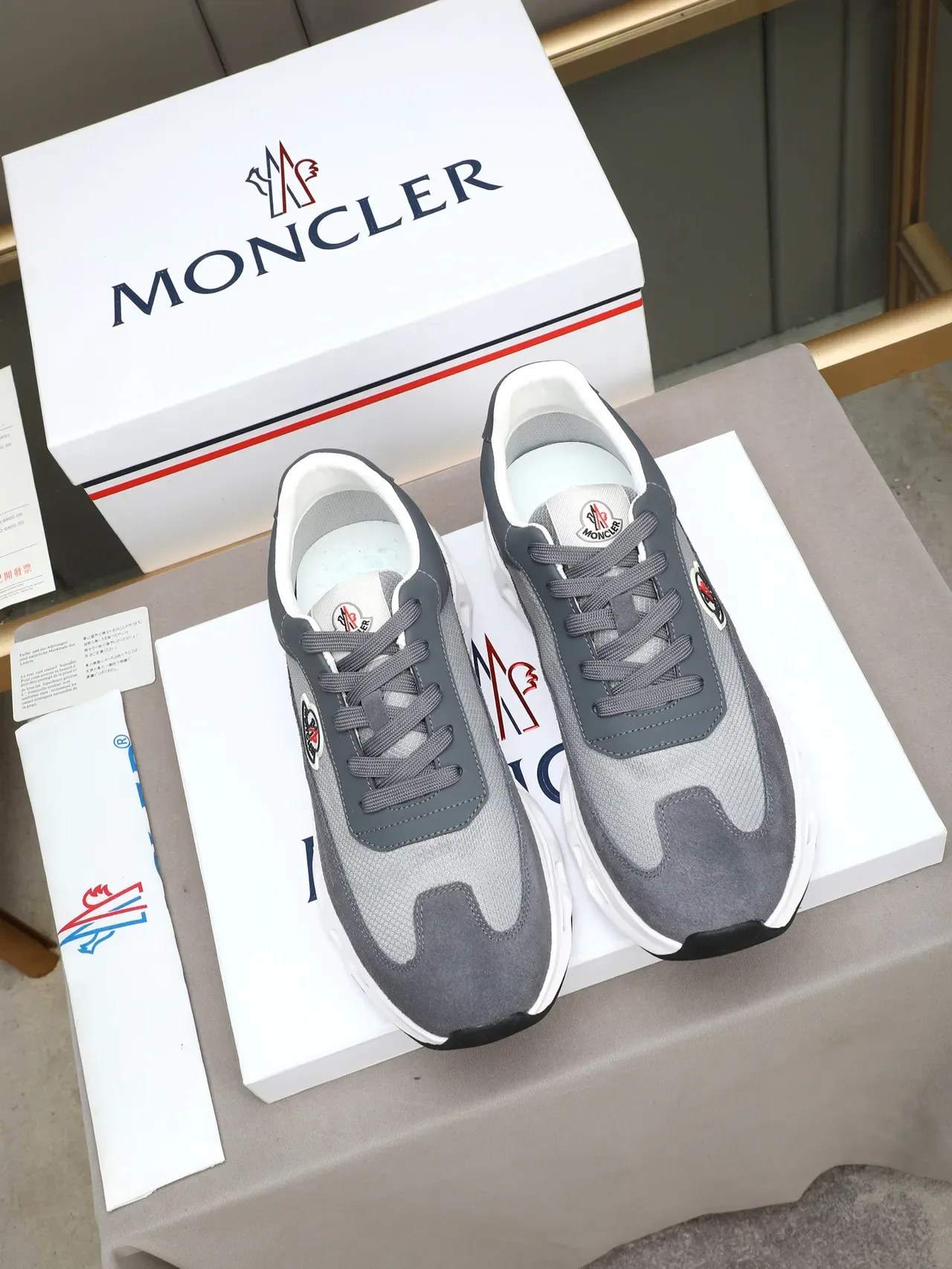 Moncler Tênis Cinza Branco Material Misto Superior Esculturado Perfurado Solado do Meio 2