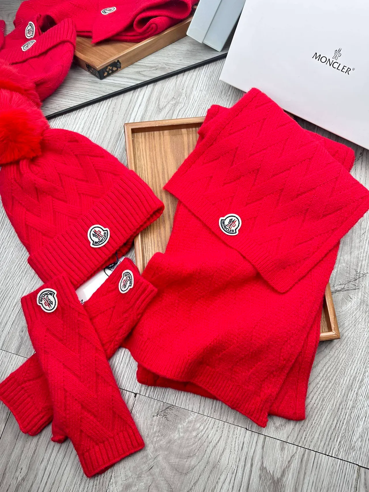 Moncler Pull Rouge Tricot à Côtes Doublé de Peluche 6
