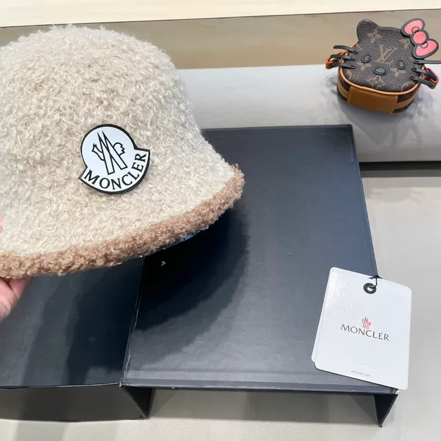 Moncler 双色调卷曲纤维桶帽 7