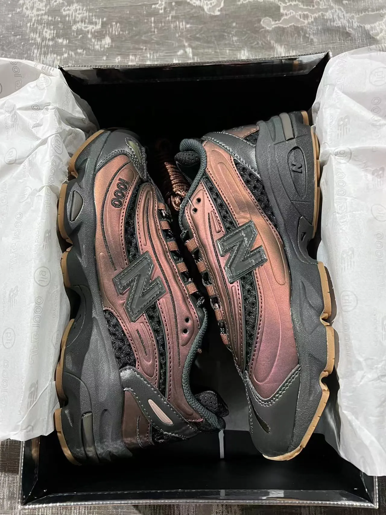 New Balance 1000 أسود بني قاعدة متعددة الطبقات تباين معدني حذاء رياضي سميك 9