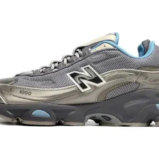 New Balance 1000 金属银色和浅蓝色生活方式运动鞋