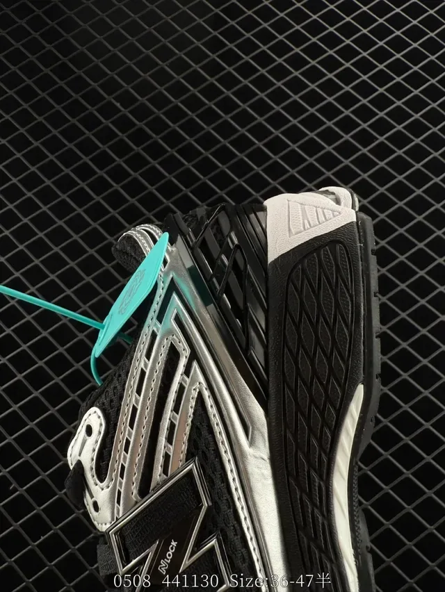 New Balance 150GR Tênis Lifestyle Pretos Prateados Brancos 4