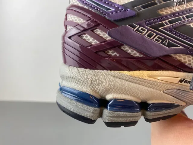 New Balance 1906A Violet Blanc Bourgogne Chaussures de Style de Vie 3