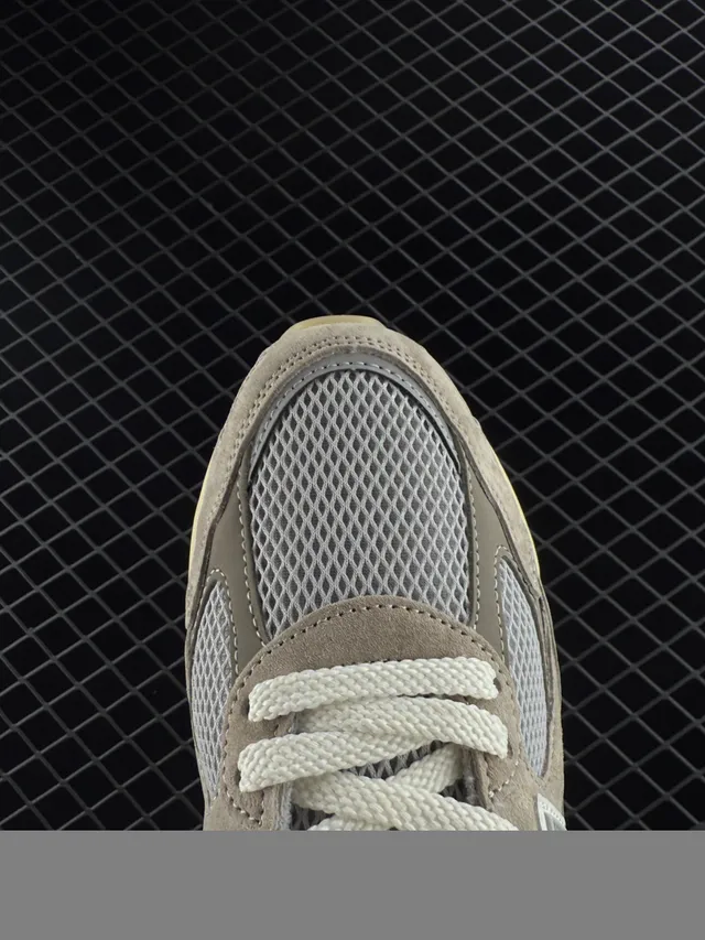 New Balance 2010 বেইজ গ্রে মেশ এবং স্যুড আপার স্কাল্প্টেড মাল্টি-ডেনসিটি মিডসোল চাঙ্ক স্নিকার্স 3