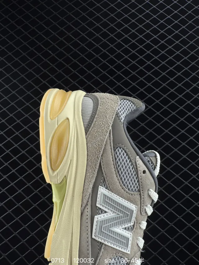 New Balance 2010 বেইজ গ্রে মেশ এবং স্যুড আপার স্কাল্প্টেড মাল্টি-ডেনসিটি মিডসোল চাঙ্ক স্নিকার্স 5