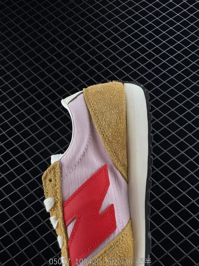 New Balance 237 भूरी और गुलाबी सुड नायलॉन लाइफस्टाइल स्नीकर 3