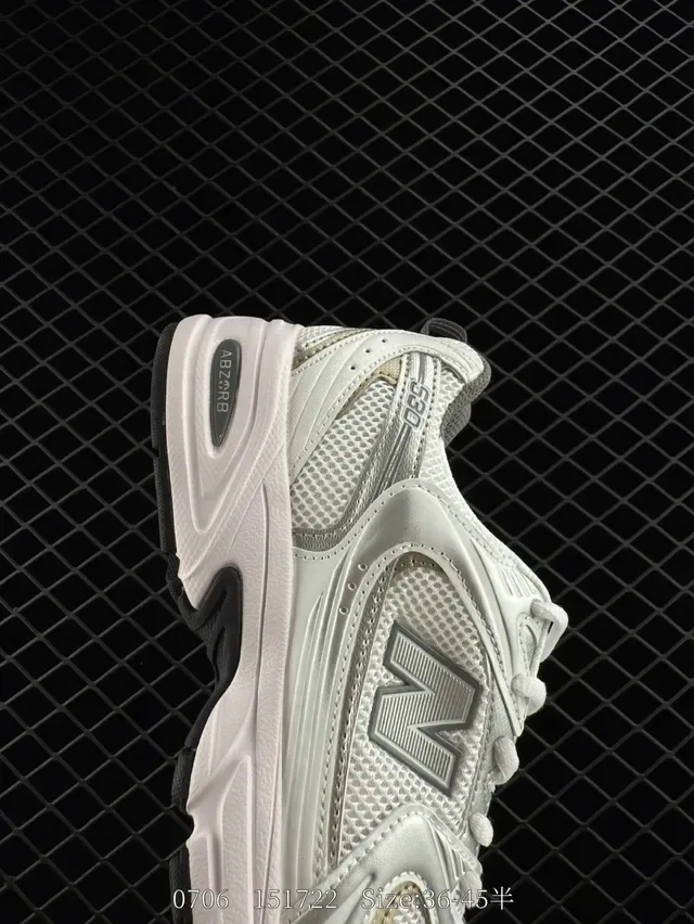 New Balance 530 Zapatillas Lifestyle Blancas y Grises 3