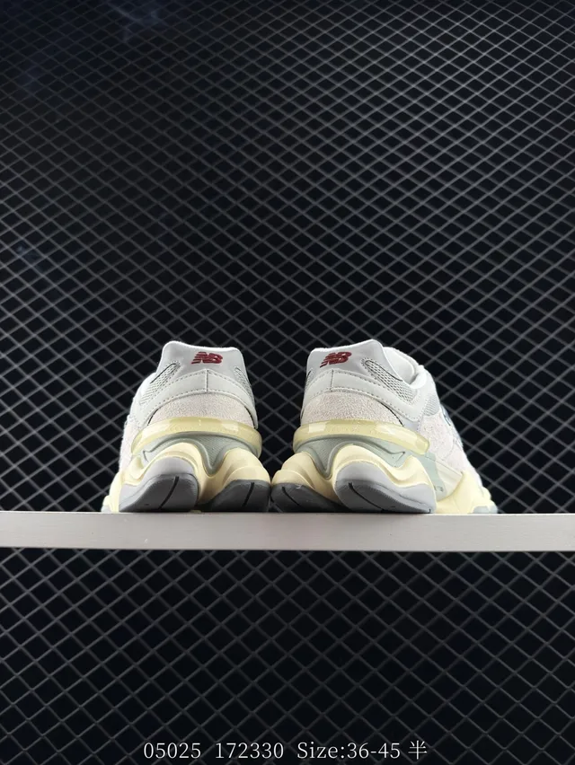 New Balance 9060 Beige y Crema Zapatillas Chunky 6