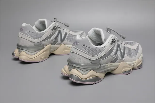 New Balance 9060 灰色和米色生活方式运动鞋 3