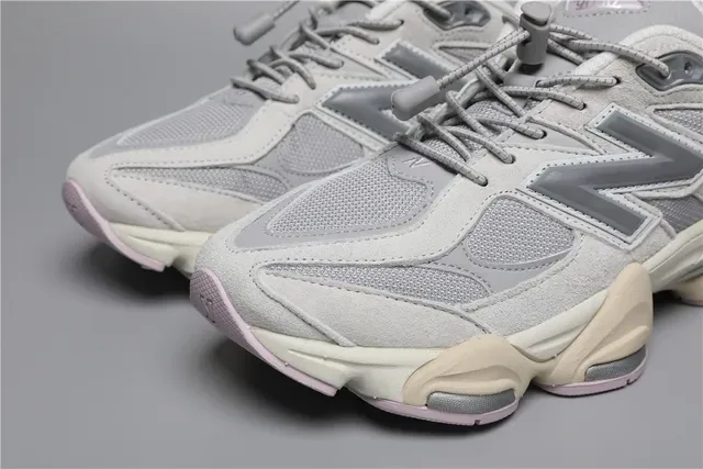 New Balance 9060 灰色和米色生活方式运动鞋 4
