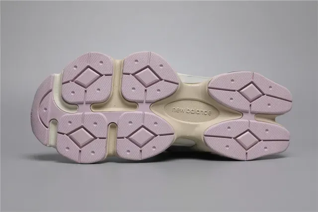 New Balance 9060 灰色和米色生活方式运动鞋 6
