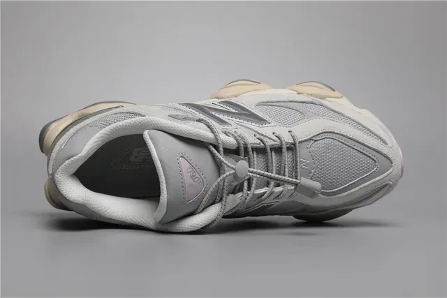 New Balance 9060 灰色和米色生活方式运动鞋 7