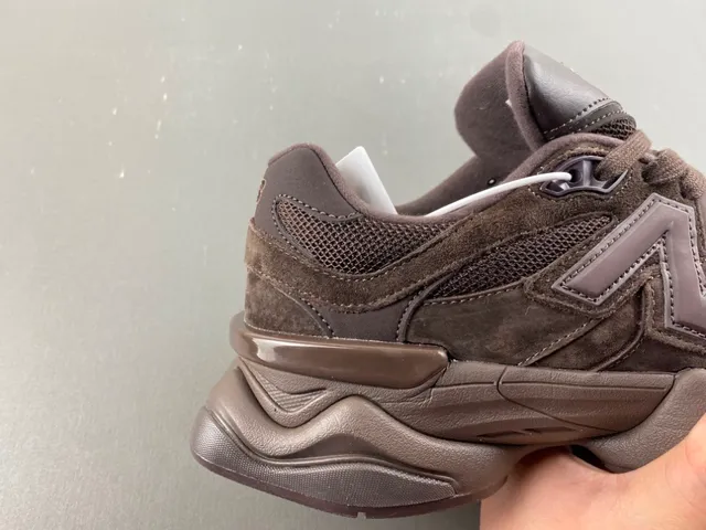 New Balance 9060 Sneakers Chunky Marron Monochromatique 3