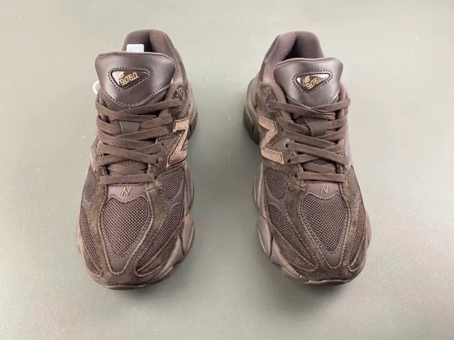 New Balance 9060 Sneakers Chunky Marron Monochromatique 11